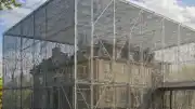 Yağmuru Emerek Kuruyan Dev Ev, Paslanmaz Çelik Kafes İçine Alındı