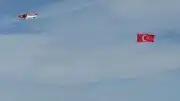 Model Uçak Türk Bayrağıyla Gökyüzünde Dalgalandı