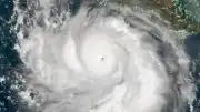 Nolo Kasırgası Kategori 3'e Yükseldi, Hawaii'nin Batısındaki Açık Denizi Tehdit Ediyor