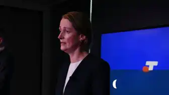 Telstra CEO Vicki Brady Senato Soruşturmasına Katılacak: 'Hatalı Tarih Verisi Ağ Genelinde Yayılım Gösterdi'