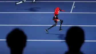Robot Lightning, Usain Bolt'un 100 metre rekorunu kırdı