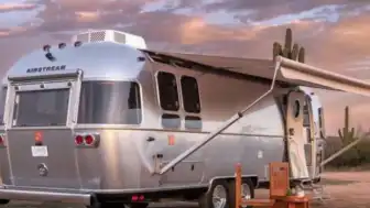 Dünyanın En Zengin Kişisi Elon Musk, Projeleri Takip İçin Karavan Kullanıyor
