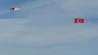 Model Uçak Türk Bayrağıyla Gökyüzünde Dalgalandı