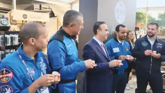 Bakan Kacır, Uzay Kongresi Kapsamında Astronotlarla Buluştu