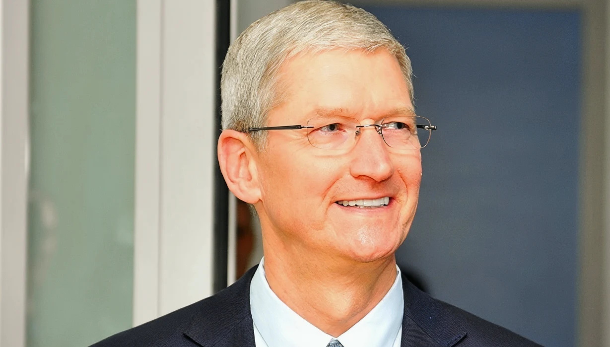 Apple'da CEO Değişikliği: Tim Cook Görevini Bırakıyor, Yerine John Ternus Geliyor
