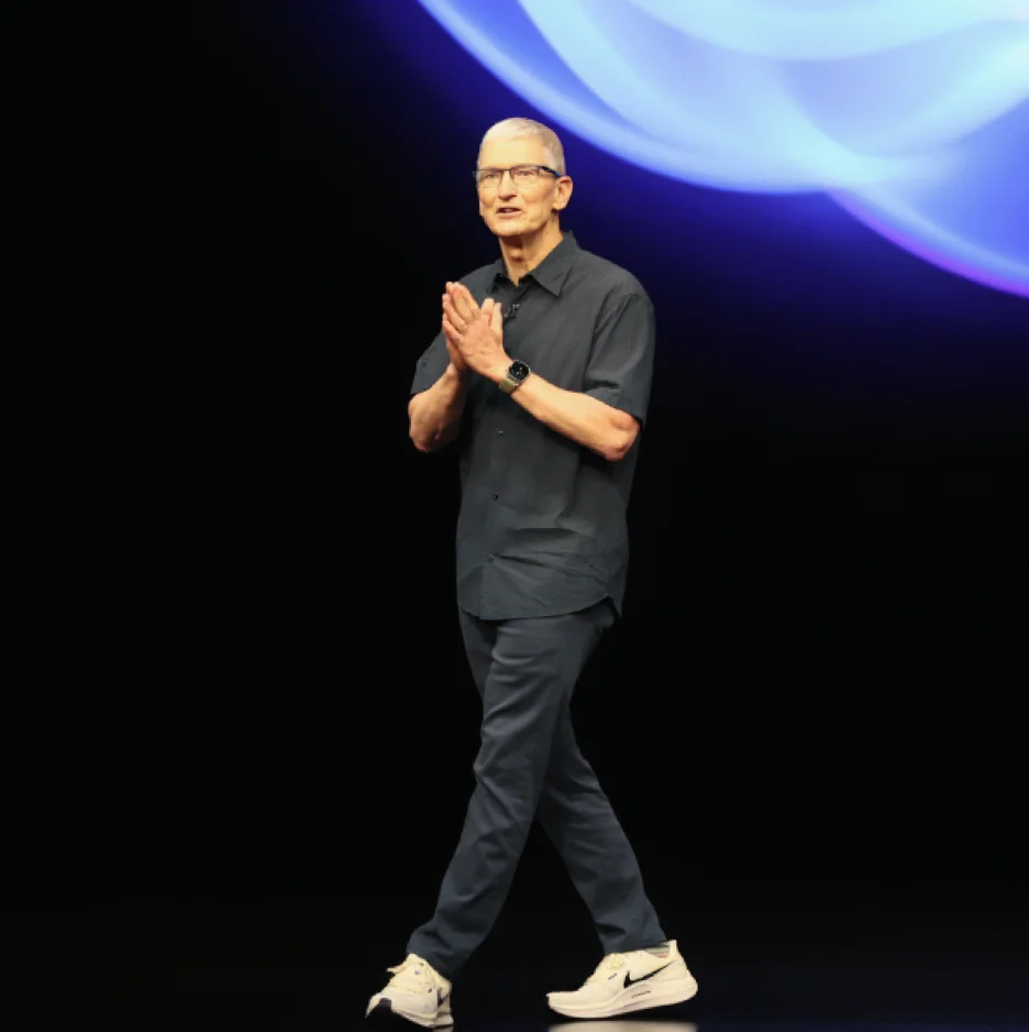 Apple'da CEO Değişikliği: Tim Cook Görevini John Ternus'a Devrediyor