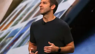 Apple'da CEO Değişikliği: Tim Cook Yerine John Ternus Geliyor