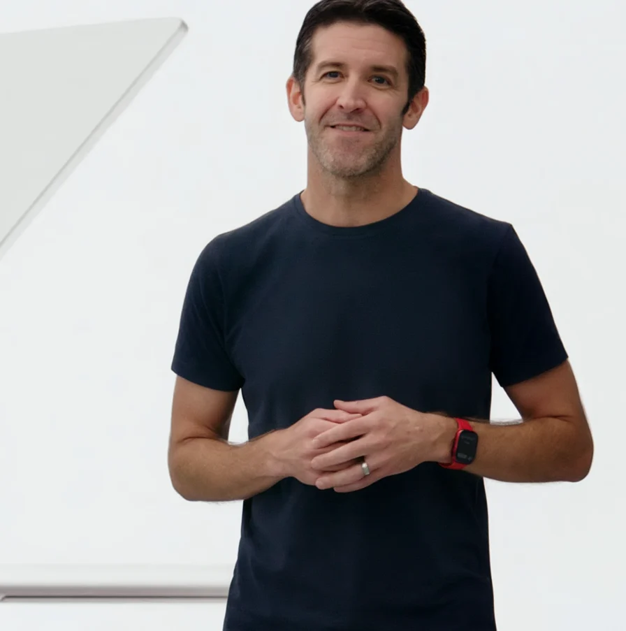 Apple'da CEO Değişikliği: Tim Cook Yerini John Ternus'a Bırakıyor