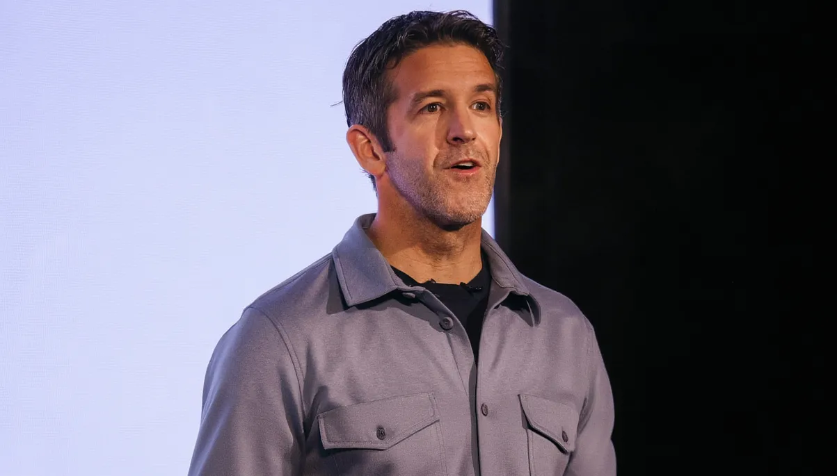 Apple'da Üst Düzey Değişiklik: John Ternus Yeni CEO Oluyor