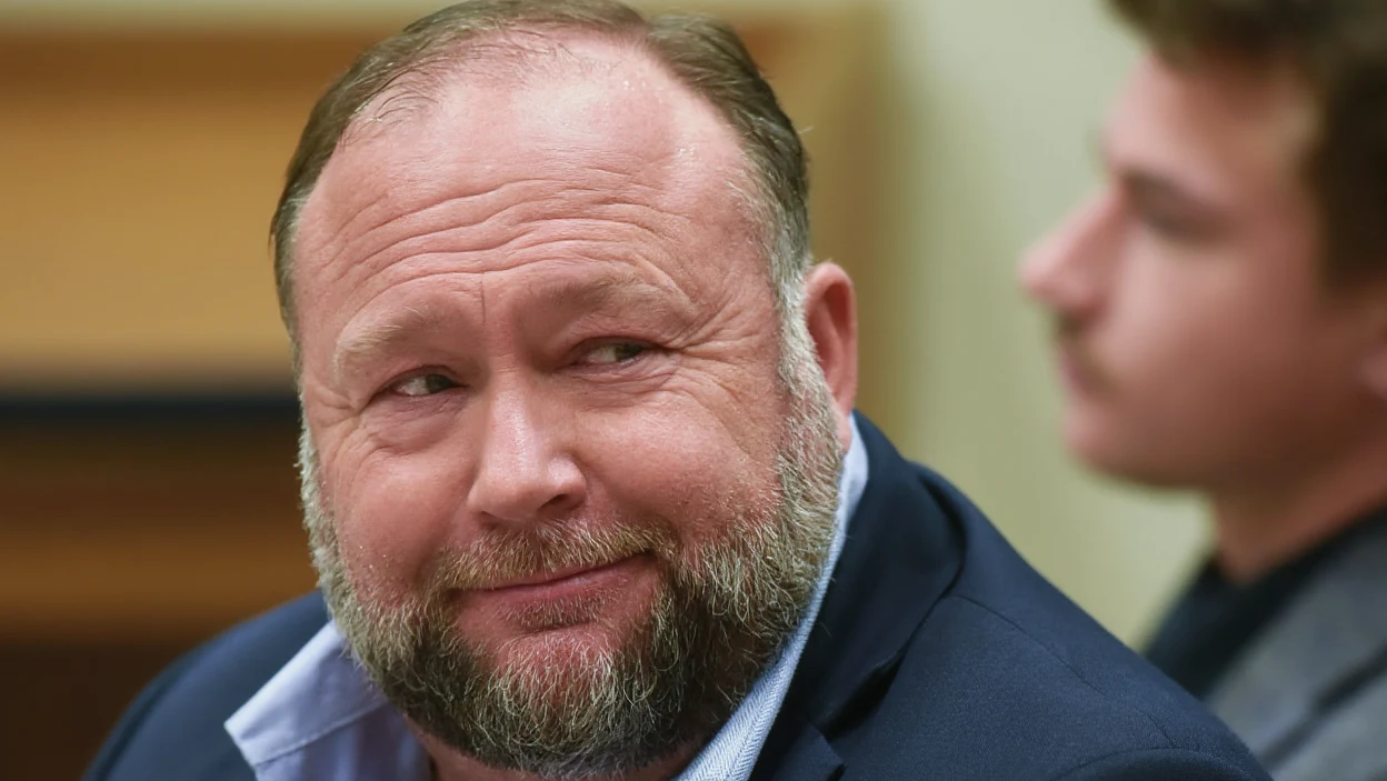 The Onion, Infowars'ı Parodi Sitesine Dönüştürmek İçin Yeni Bir Girişim Başlattı