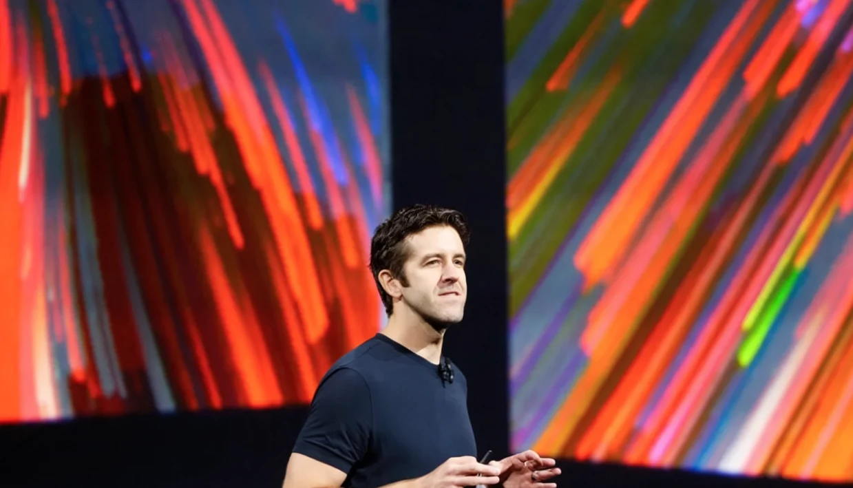 Tim Cook Apple'daki Genel Müdürlük Görevinden Ayrılıyor, Yerine John Ternus Geçecek